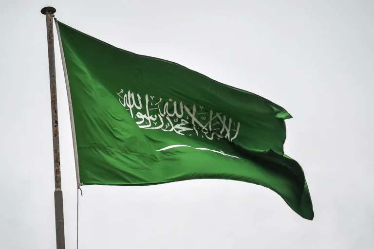 أفضل معقب معاملات الزواج والتجنيس